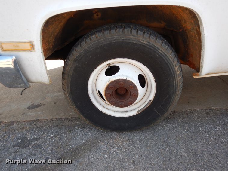 image for item DM2900 1988 Chevrolet C3500  bucket truck