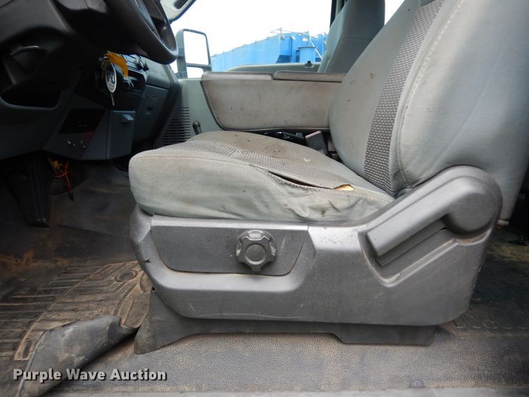 image for item DM2957 2011 Ford F250 Super Duty  SuperCab pickup truck