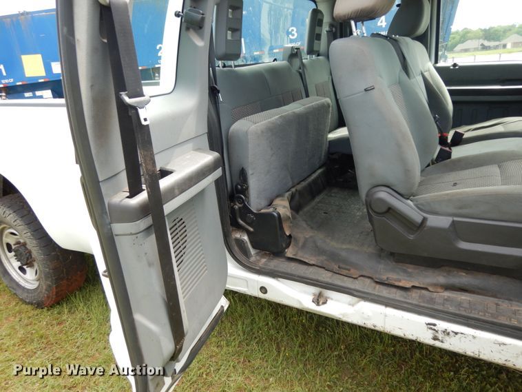 image for item DM2957 2011 Ford F250 Super Duty  SuperCab pickup truck