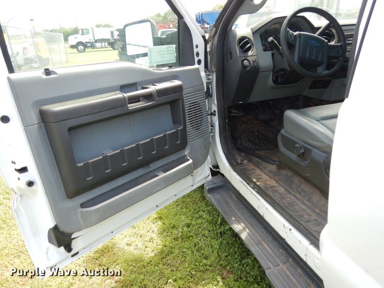 image for item DM2960 2016 Ford F250 Super Duty  SuperCab pickup truck