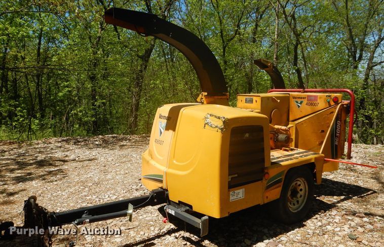 image for item DM4277 2002 Vermeer BC1000XL  wood chipper