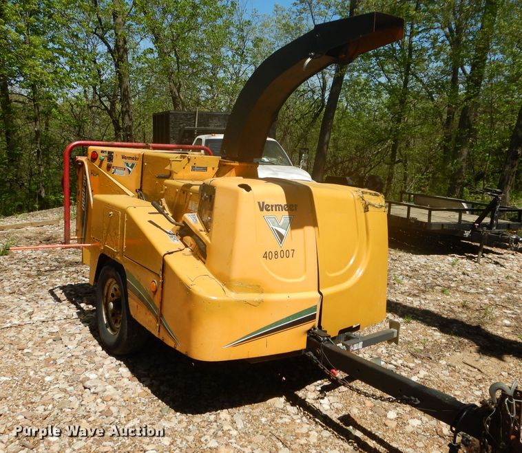 image for item DM4277 2002 Vermeer BC1000XL  wood chipper