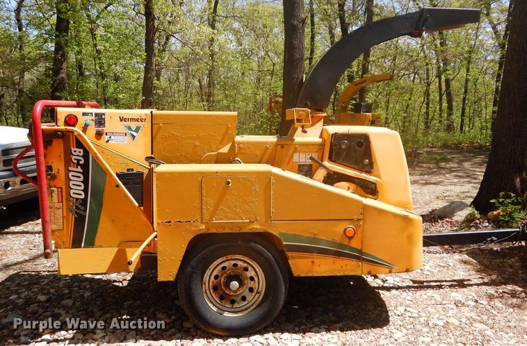 image for item DM4277 2002 Vermeer BC1000XL  wood chipper