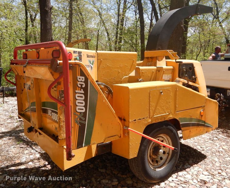 image for item DM4277 2002 Vermeer BC1000XL  wood chipper