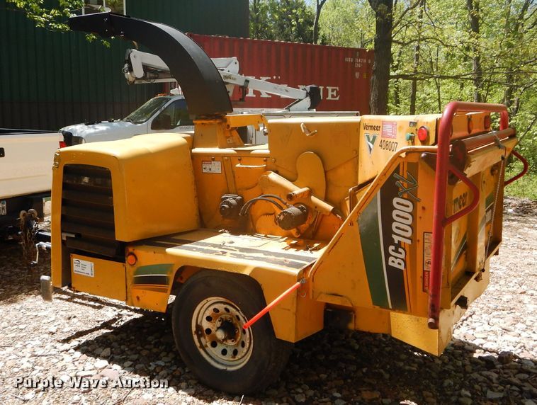 image for item DM4277 2002 Vermeer BC1000XL  wood chipper
