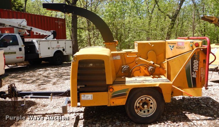image for item DM4277 2002 Vermeer BC1000XL  wood chipper