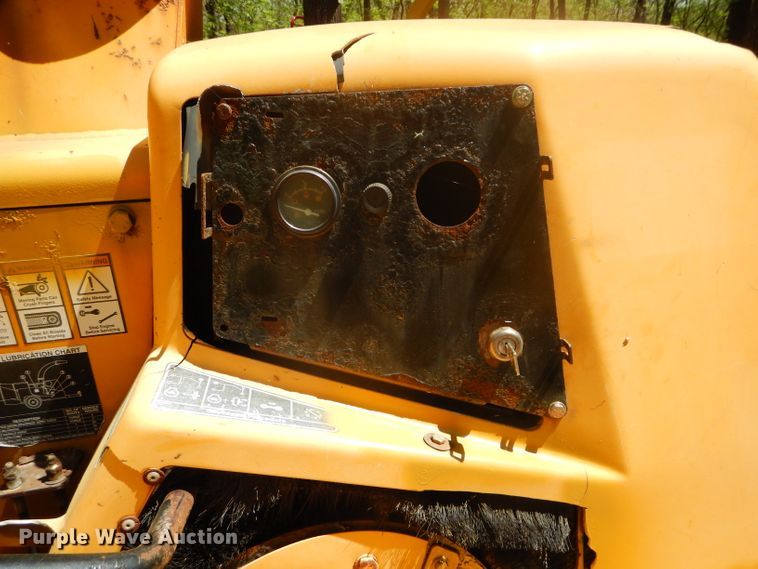 image for item DM4277 2002 Vermeer BC1000XL  wood chipper