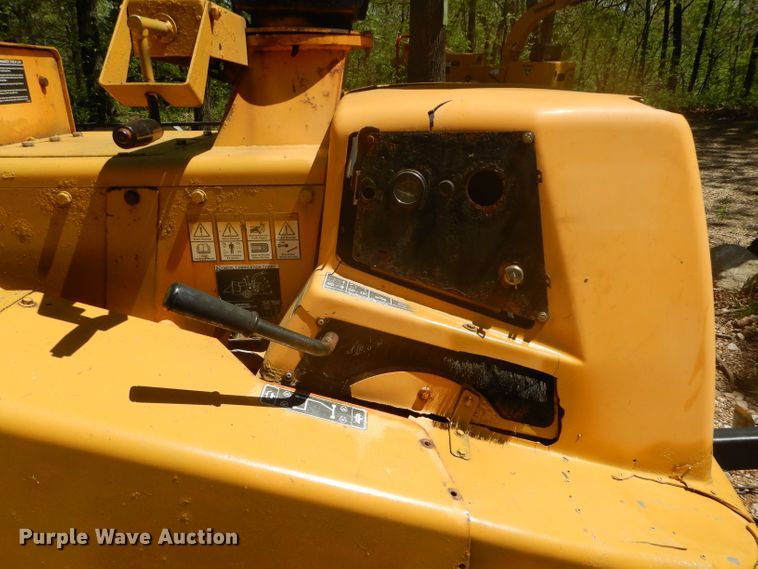 image for item DM4277 2002 Vermeer BC1000XL  wood chipper