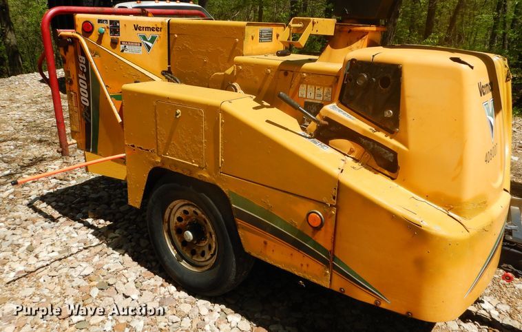image for item DM4277 2002 Vermeer BC1000XL  wood chipper
