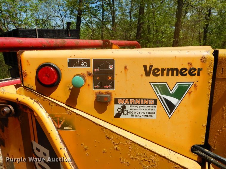 image for item DM4277 2002 Vermeer BC1000XL  wood chipper