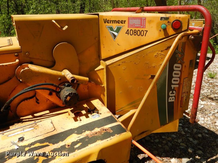 image for item DM4277 2002 Vermeer BC1000XL  wood chipper