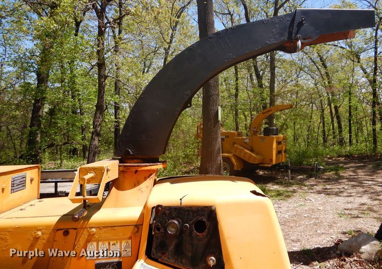 image for item DM4277 2002 Vermeer BC1000XL  wood chipper