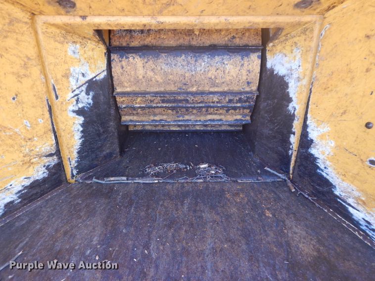 image for item DM4277 2002 Vermeer BC1000XL  wood chipper