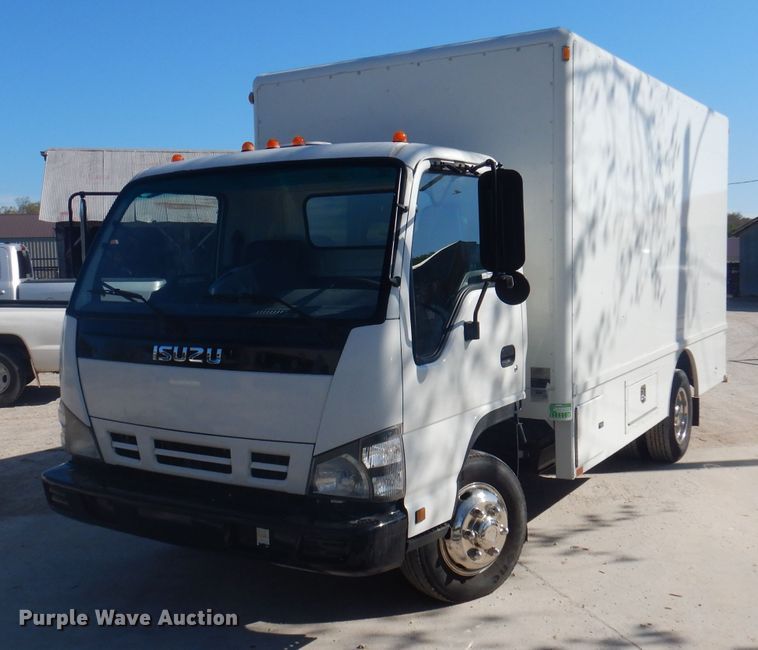 image for item DY9684 2007 Isuzu NPR  box truck