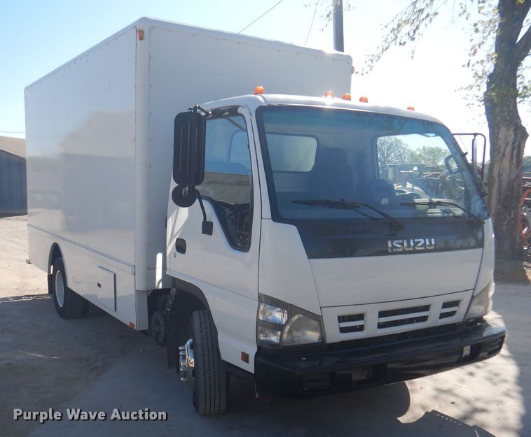 image for item DY9684 2007 Isuzu NPR  box truck