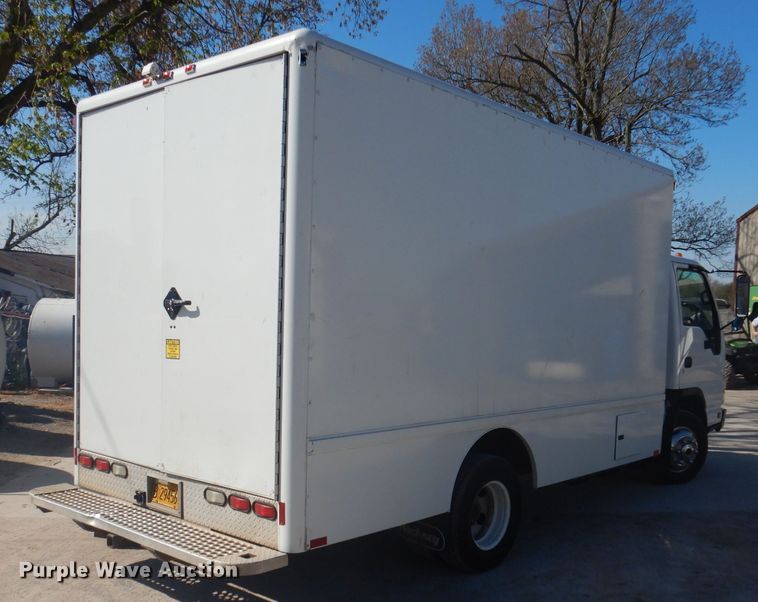 image for item DY9684 2007 Isuzu NPR  box truck