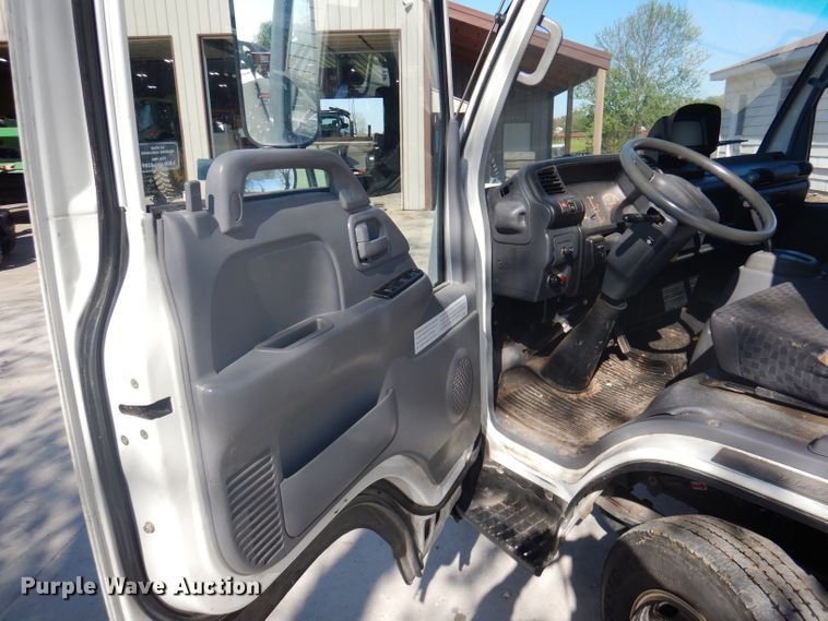 image for item DY9684 2007 Isuzu NPR  box truck