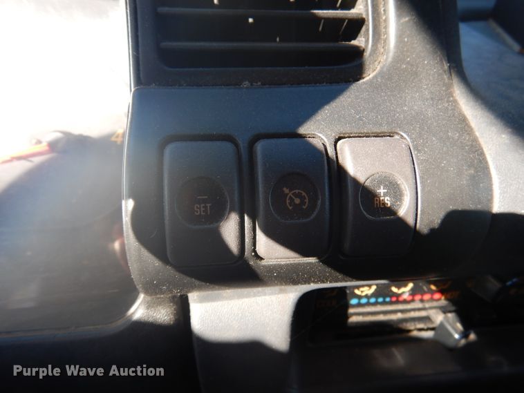 image for item DY9684 2007 Isuzu NPR  box truck