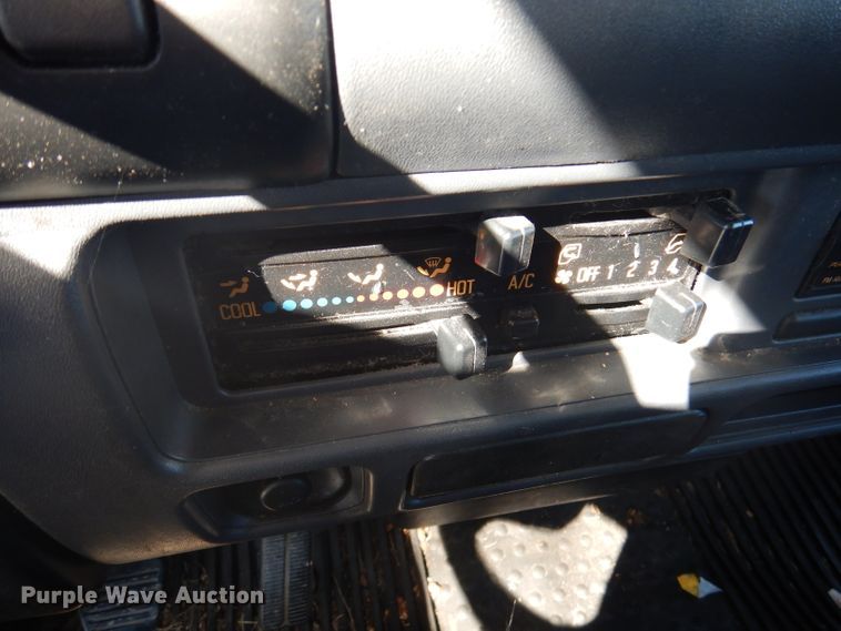 image for item DY9684 2007 Isuzu NPR  box truck