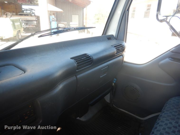 image for item DY9684 2007 Isuzu NPR  box truck