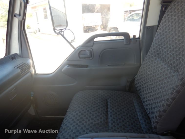 image for item DY9684 2007 Isuzu NPR  box truck