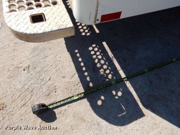 image for item DY9684 2007 Isuzu NPR  box truck