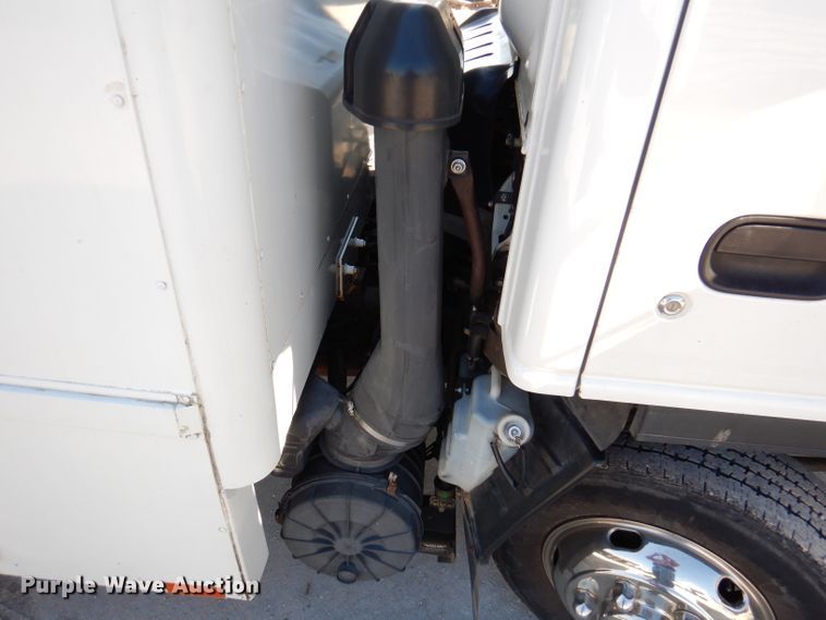 image for item DY9684 2007 Isuzu NPR  box truck