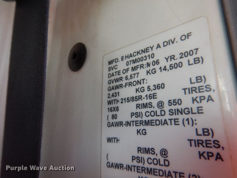 image for item DY9684 2007 Isuzu NPR  box truck