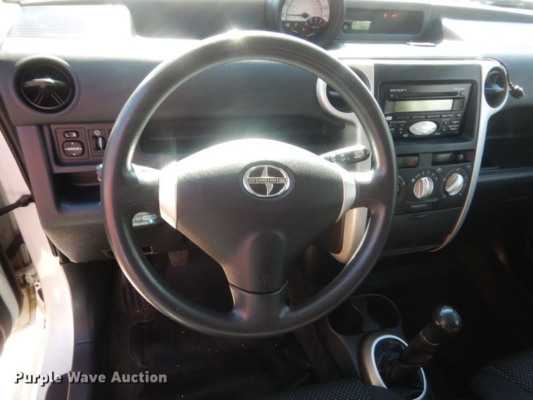 image for item ET9154 2005 Scion XB  SUV