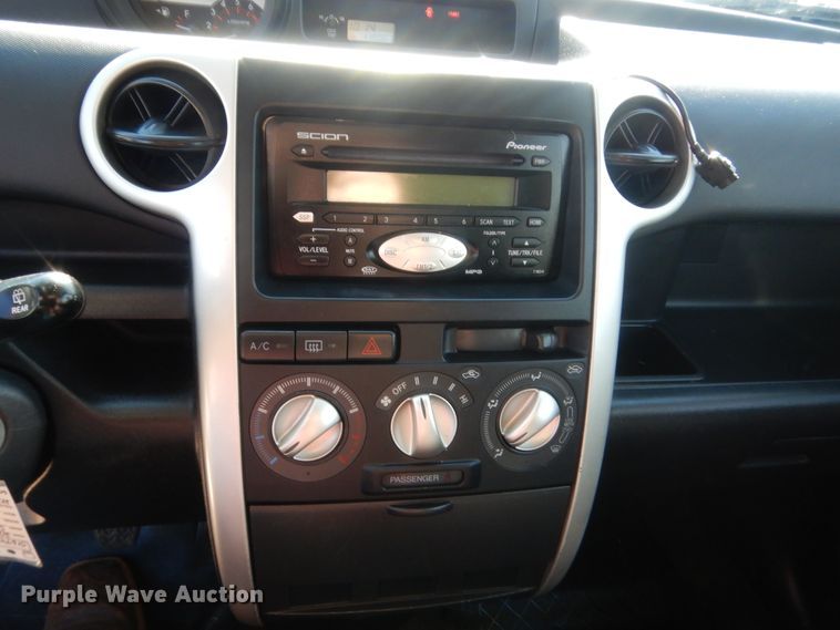 image for item ET9154 2005 Scion XB  SUV