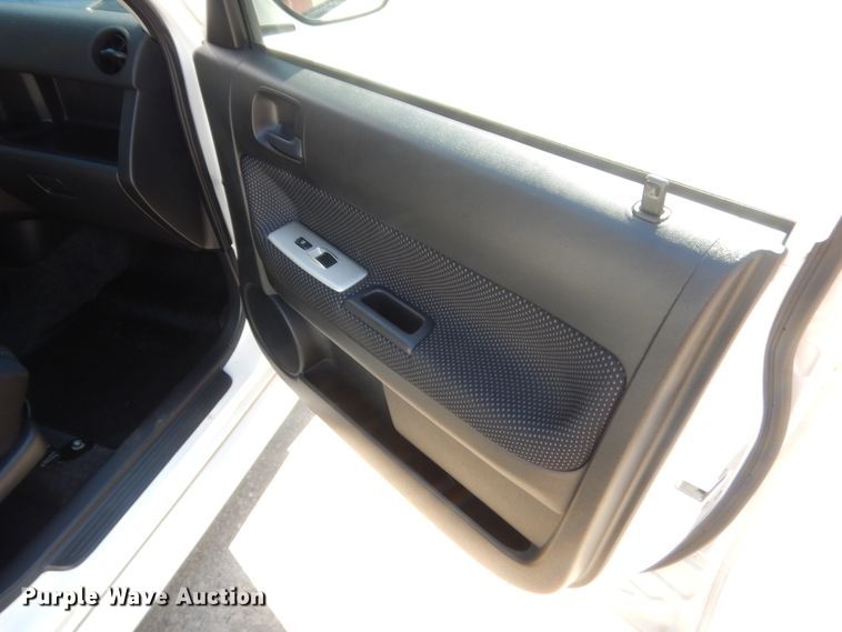 image for item ET9154 2005 Scion XB  SUV