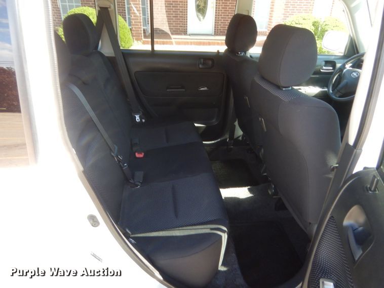 image for item ET9154 2005 Scion XB  SUV