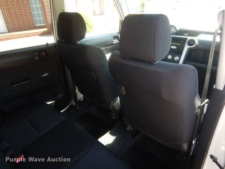 image for item ET9154 2005 Scion XB  SUV