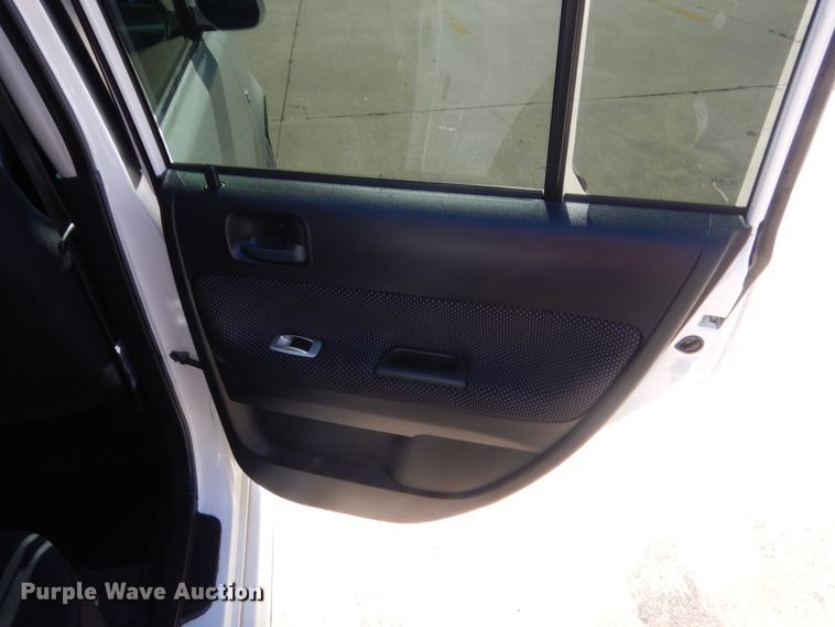 image for item ET9154 2005 Scion XB  SUV