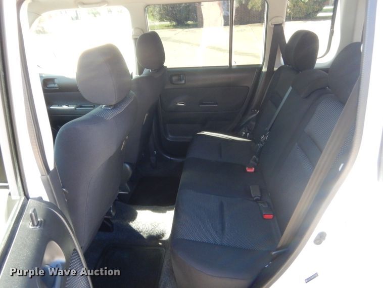 image for item ET9154 2005 Scion XB  SUV