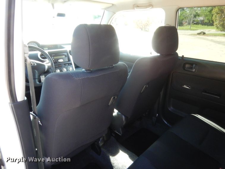 image for item ET9154 2005 Scion XB  SUV