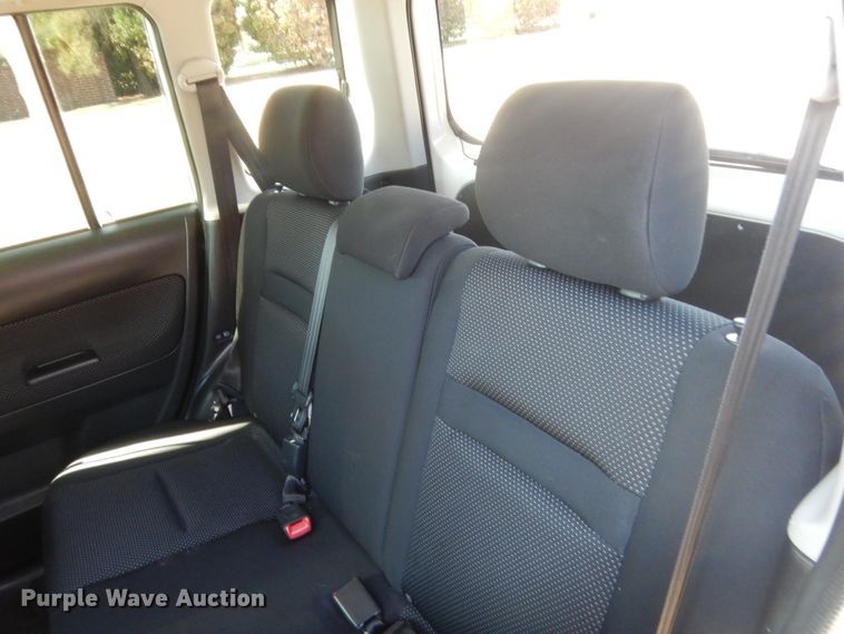 image for item ET9154 2005 Scion XB  SUV