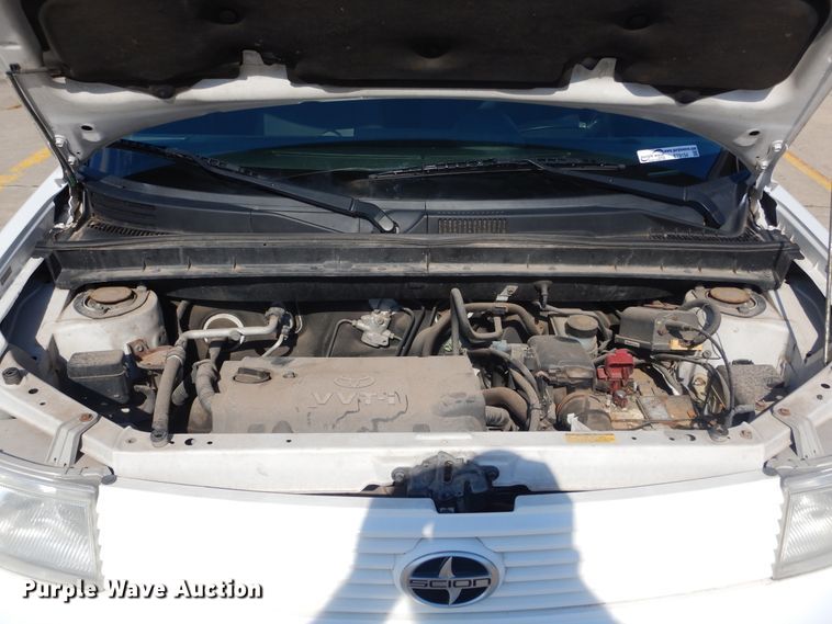 image for item ET9154 2005 Scion XB  SUV