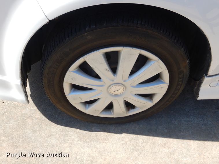 image for item ET9154 2005 Scion XB  SUV