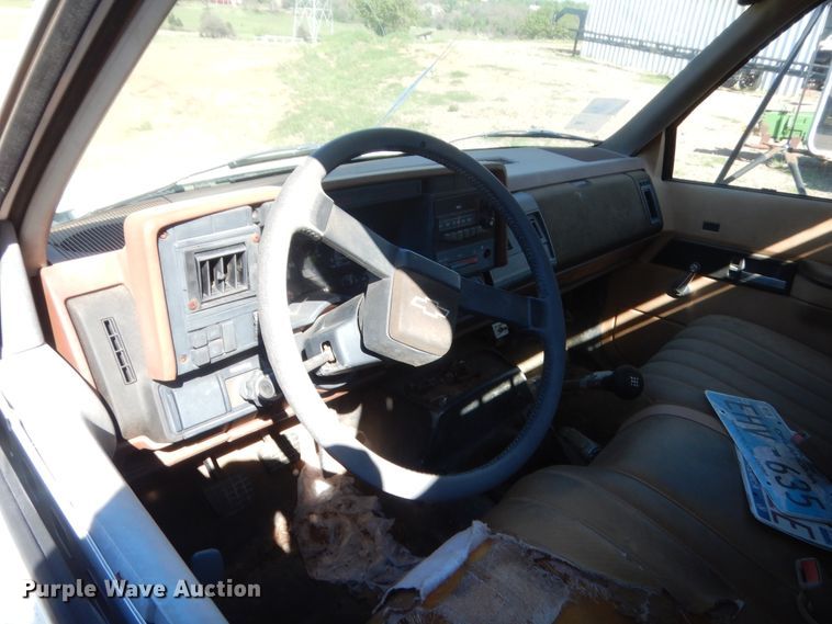 image for item ET9170 1990 Chevrolet Kodiak  flatbed truck