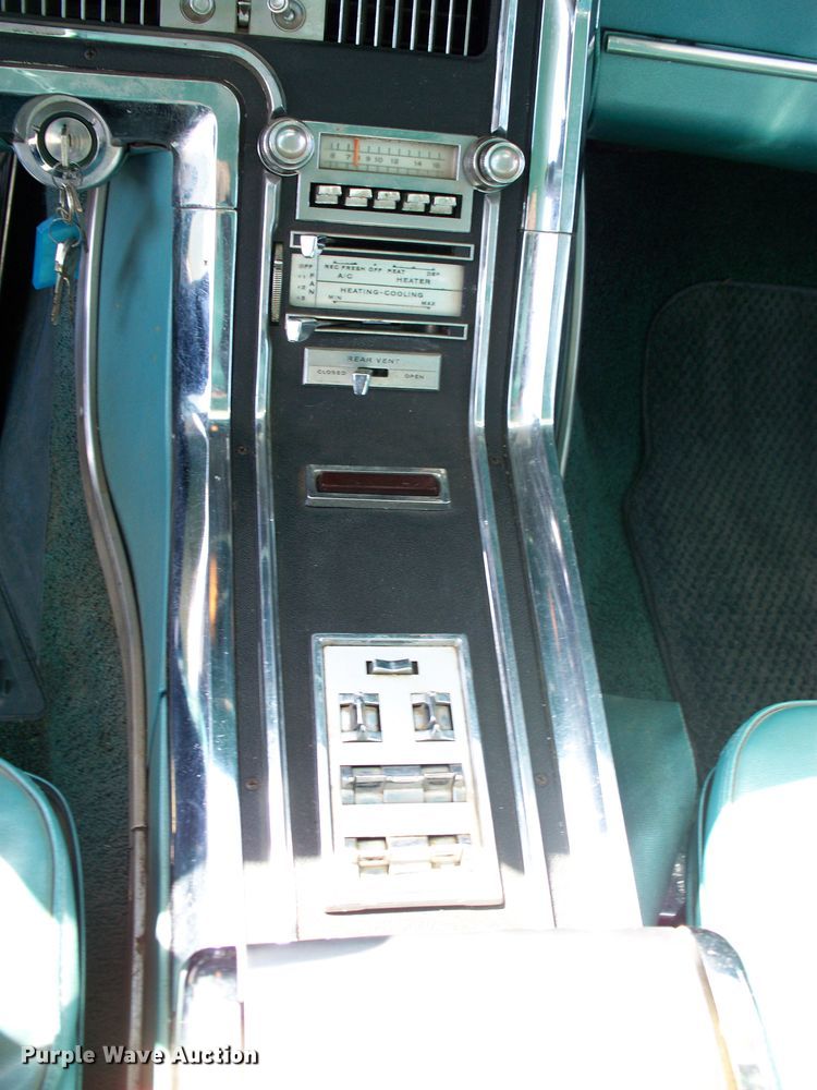 image for item FW9040 1965 Ford Thunderbird