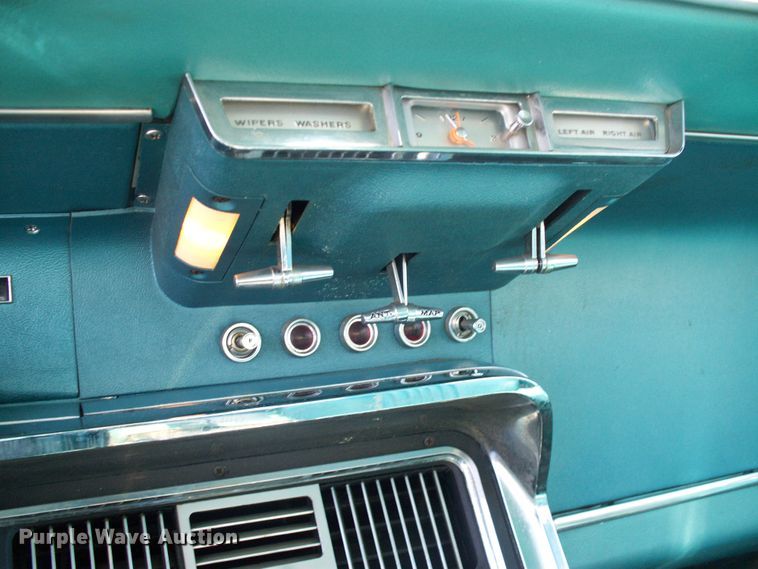 image for item FW9040 1965 Ford Thunderbird