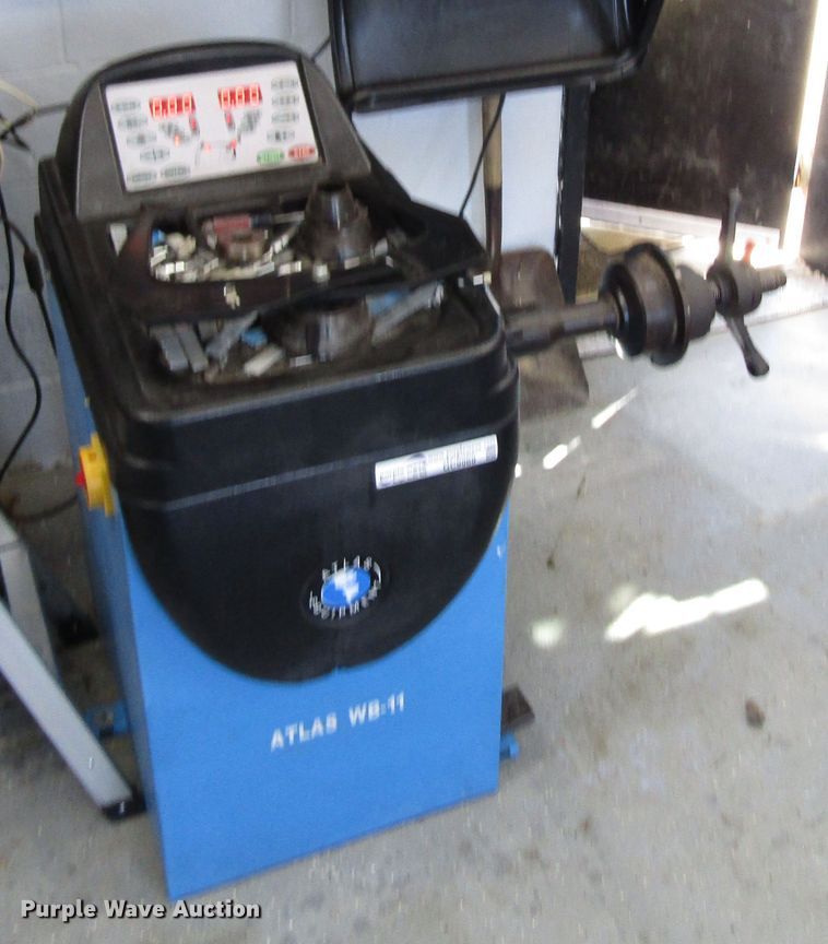 2014 Atlas WB11 tire balancer in Cedar Rapids, IA Item GC9969 sold