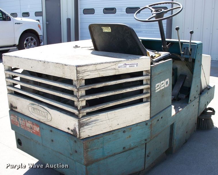image for item GQ9534 Tennant 220  sweeper