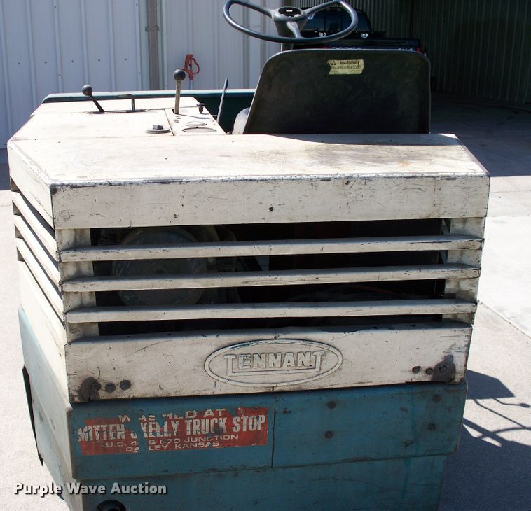 image for item GQ9534 Tennant 220  sweeper