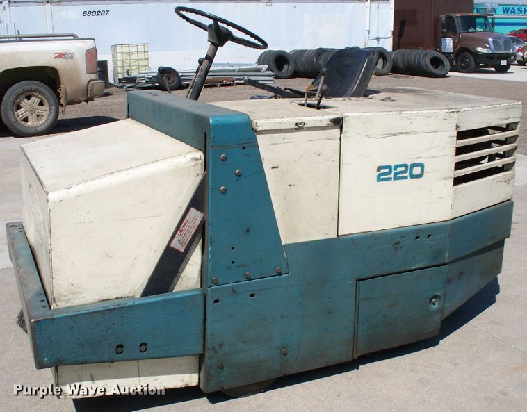 image for item GQ9534 Tennant 220  sweeper