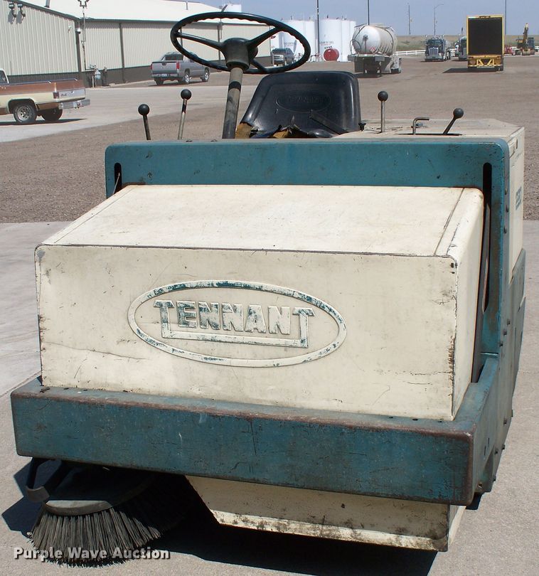 image for item GQ9534 Tennant 220  sweeper