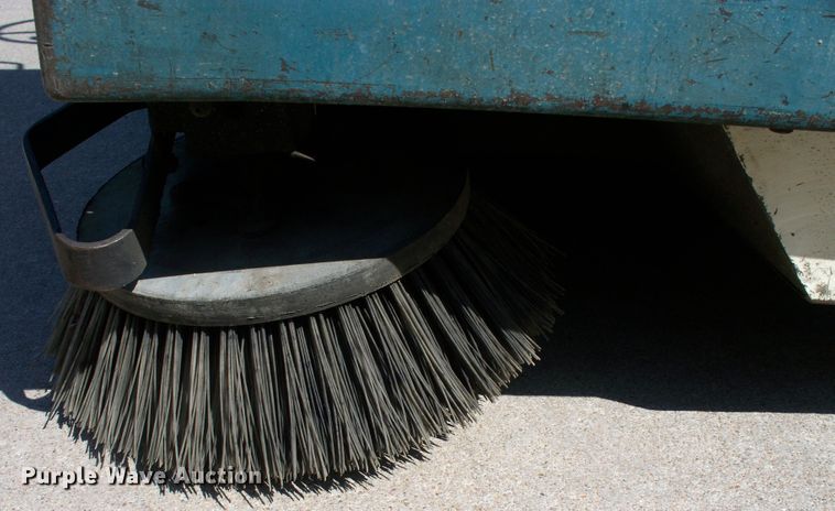 image for item GQ9534 Tennant 220  sweeper