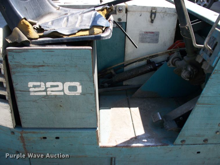 image for item GQ9534 Tennant 220  sweeper