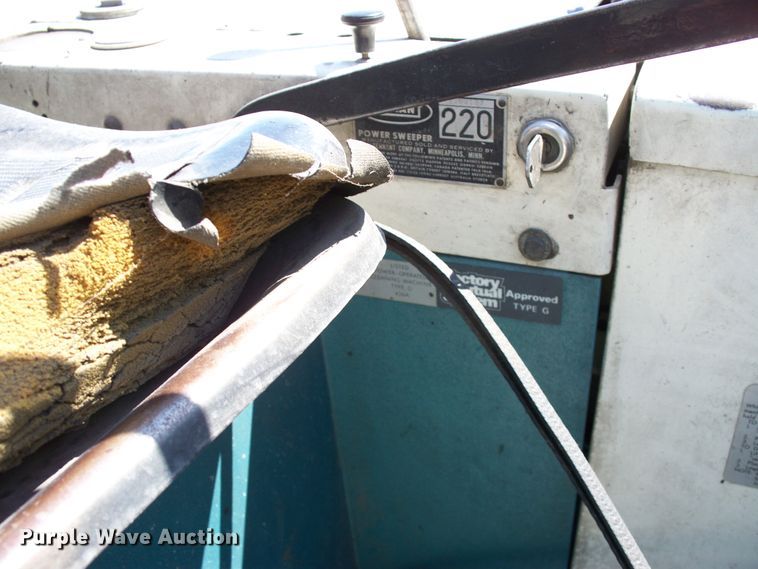 image for item GQ9534 Tennant 220  sweeper